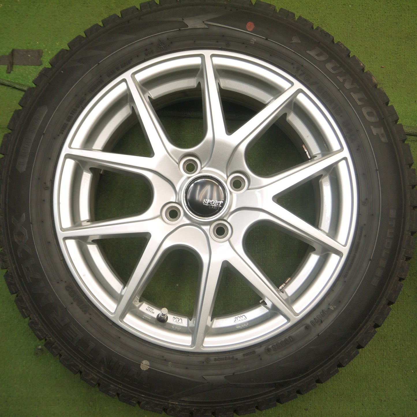*送料無料* バリ溝！22年！キレイ！9.5分★スタッドレス 175/65R15 ダンロップ ウインターマックス WM02 SPORT DAISY 15インチ PCD100/4H★4061702Hス