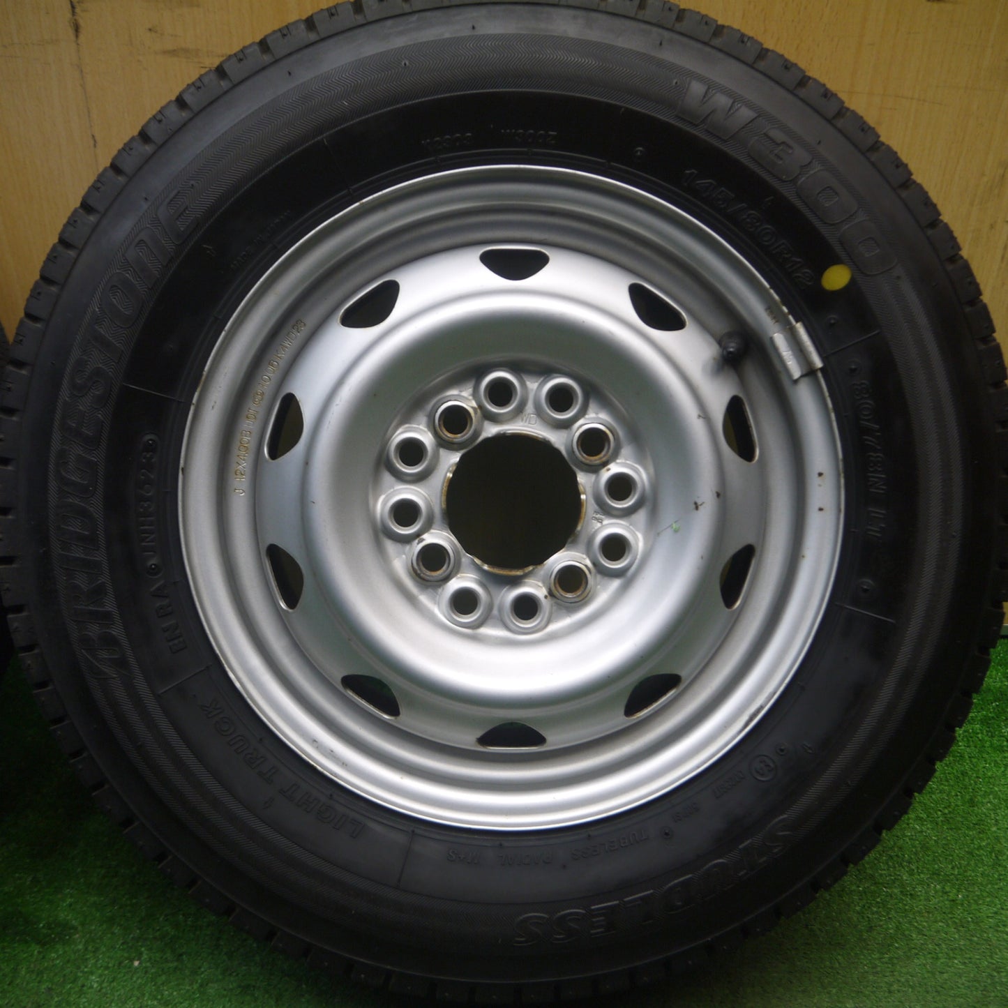 [送料無料] バリ溝！23年！9.5分！2本★スタッドレス 145/80R12 80/78N ブリヂストン W300 スチール ホイール 12インチ PCD100 110 114.3/4H マルチ★5022505Hス