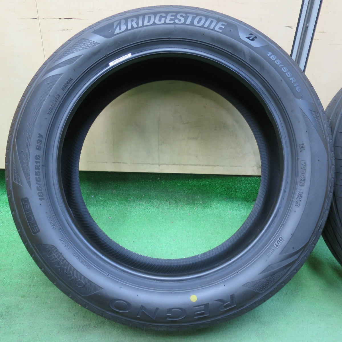 [送料無料] 新車外し！25年★185/55R16 ブリヂストン レグノ GR-X3 タイヤ 16インチ スイフト フィット シャトル グレイス 等★5032606イノタ