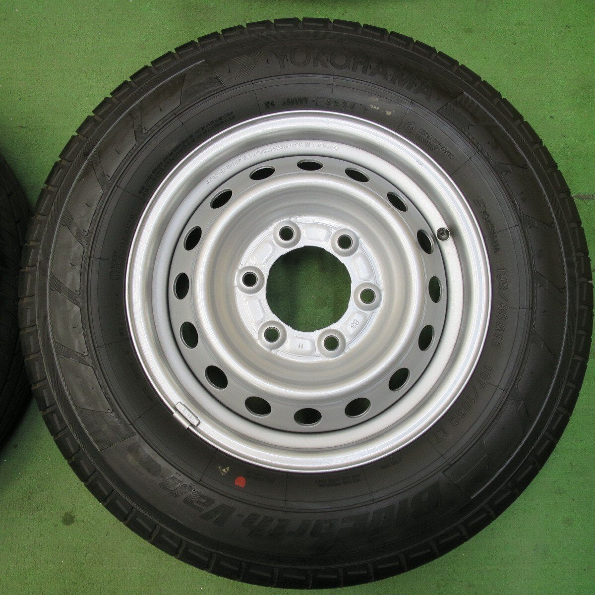 新車外し 24年★日産 キャラバン 純正 スチール 195/80R15 107/105Q ヨコハマ BluEarth-Van RY55 PCD139.7/6H★5040404イノ