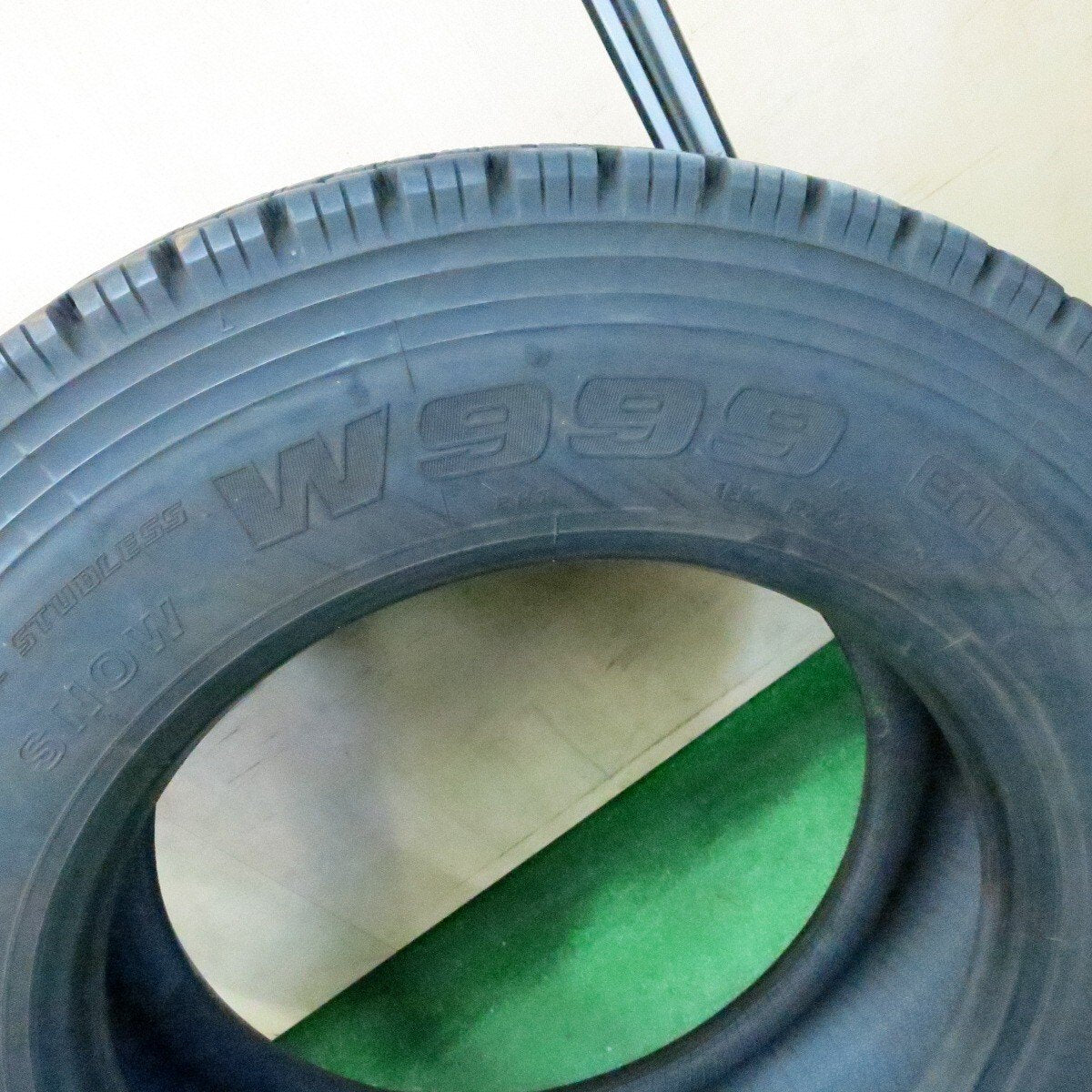 バリ溝！23年！9.5分★トラック タイヤ 245/70R19.5 136/134J スタッドレス ブリヂストン W999 19.5インチ★4050412ナス