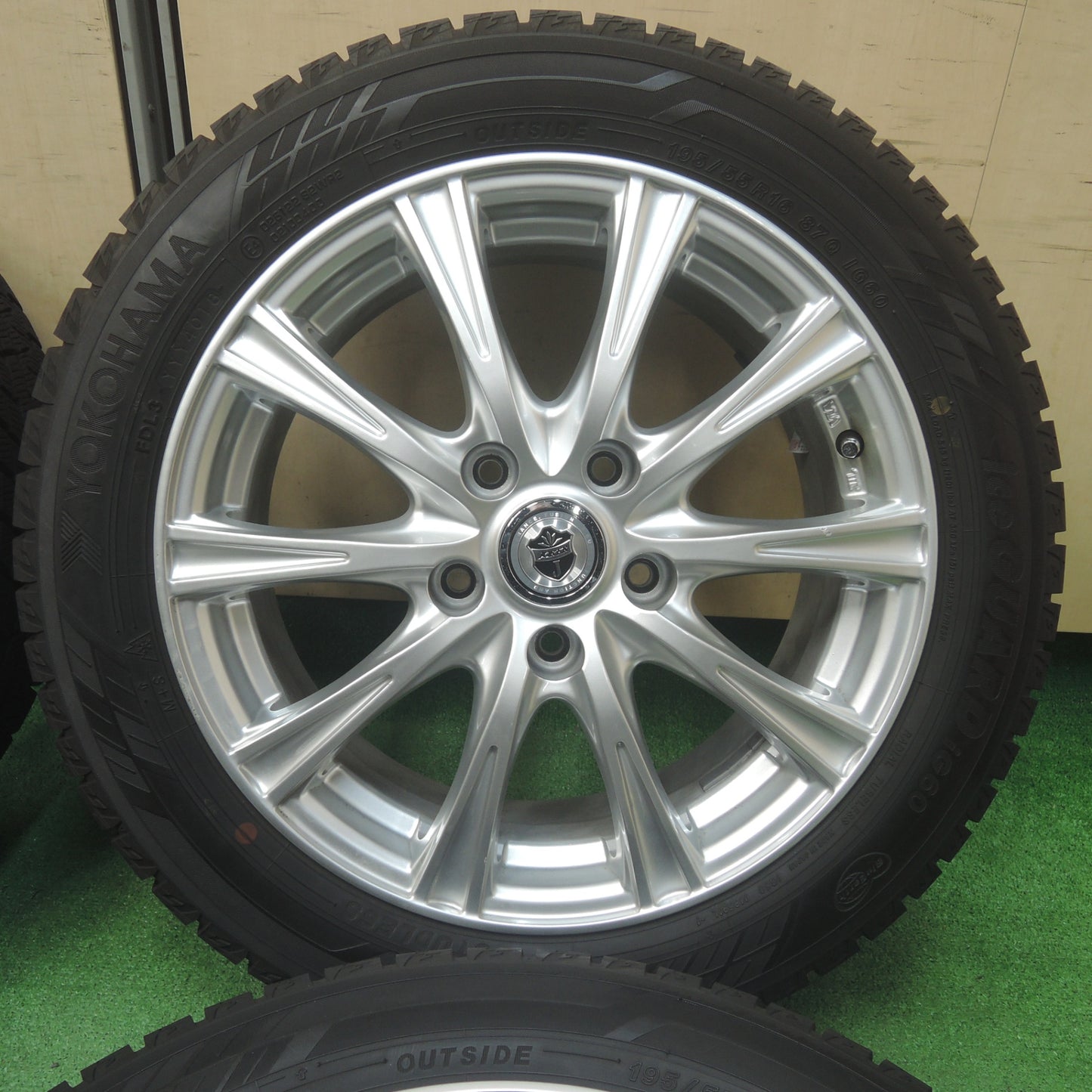 *送料無料* バリ溝！キレイ！9.5分以上★スタッドレス 195/55R16 ヨコハマ アイスガード iG60 JOKER ジョーカー 16インチ PCD114.3/5H★4032008SYス