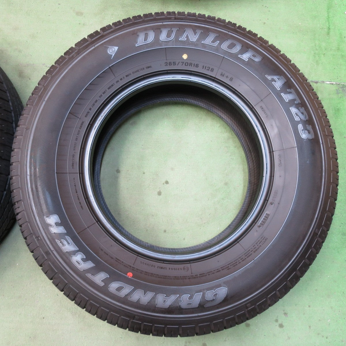 新車外し！25年★265/70R16 ダンロップ AT23 グラントレック タイヤ 16インチ ランクル 70 プラド ハイラックス サーフ 等★6040102イノタ
