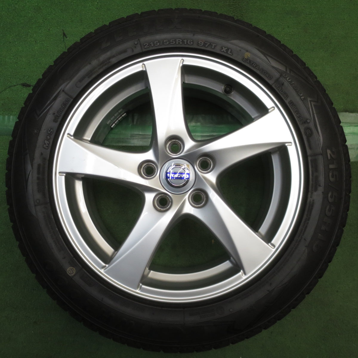 バリ溝！24年！キレイ！9.5分以上◎ボルボ V60 純正 HERA 215/55R16 スタッドレス ジーテックス WH2000 ヘラ 16インチ PCD108/5H◎6092907NJス