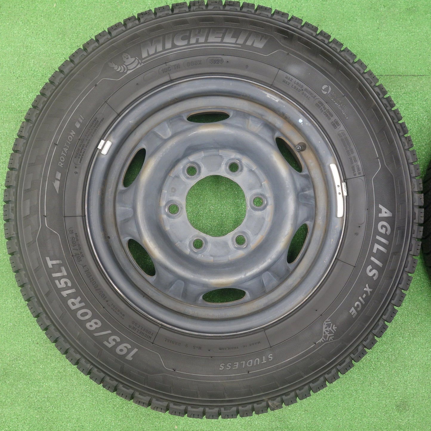 バリ溝！24年！9.5分以上★日産 キャラバン 純正 スチール 195/80R15 107/105R スタッドレス ミシュラン AGILIS X-ICE 15インチ PCD139.7/6H★6041102KTス