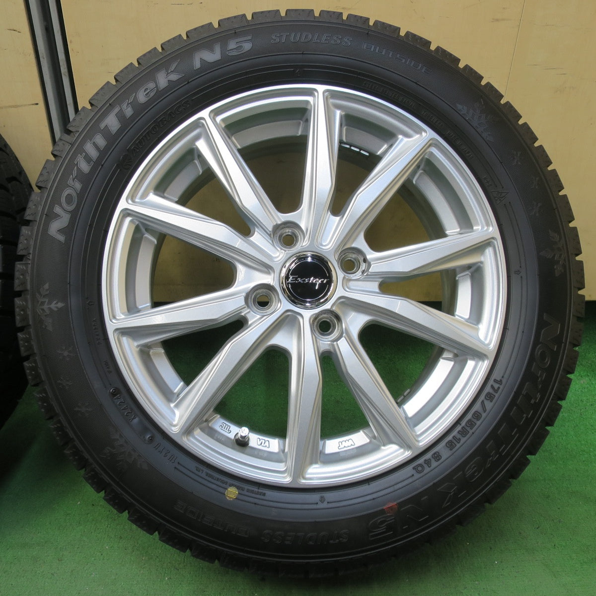超バリ溝！24年！キレイ！ほぼ10分★スタッドレス 175/65R15 オートバックス ノーストレック N5 Exsteer エクスター 15インチ PCD100/4H★5101603イス