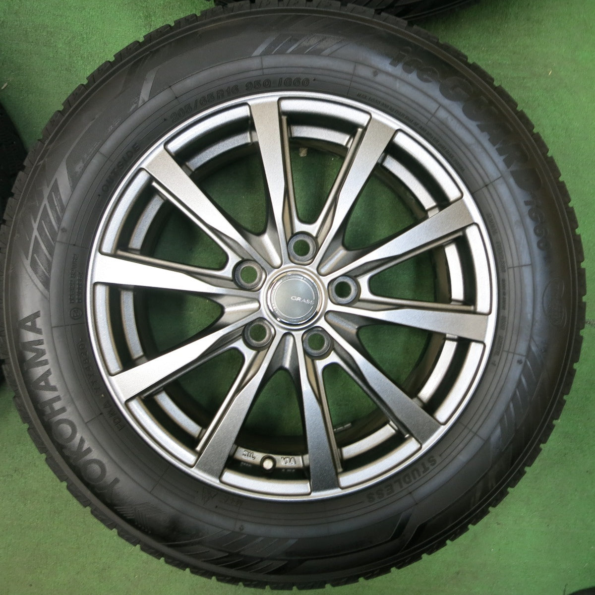 [送料無料] バリ溝！20年！キレイ！9.5分★スタッドレス 205/65R16 ヨコハマ アイスガード iG60 GRASS グラス 16インチ PCD114.3/5H★4111910SYス