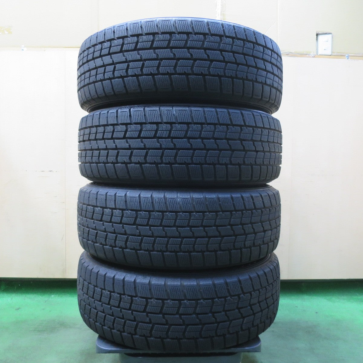 バリ溝！22年！キレイ！9.5分★LOXARNY SPORT BADX 215/55R17 スタッドレス グッドイヤー アイスナビ7 ロクサーニ スポーツ 17インチ PCD114.3/5H★5122307イス
