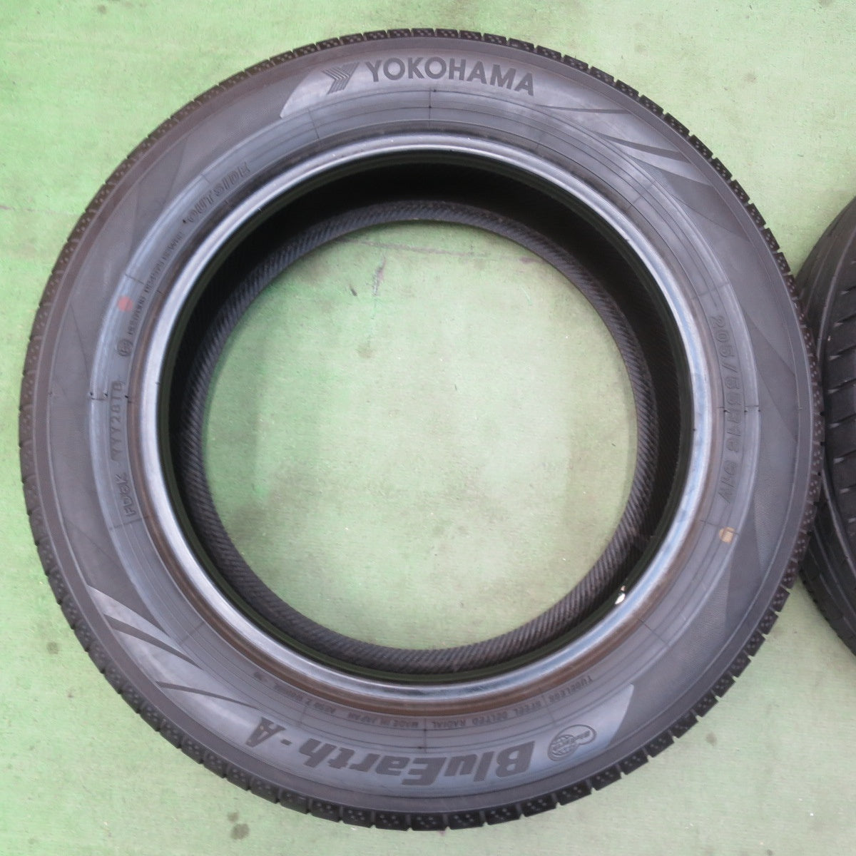 バリ溝！9.5分★205/55R16 ヨコハマ BluEarth-A AE50 ブルーアース 16インチ タイヤ 86 BRZ アクセラ アイシス ブレイド アコード 等★6030406イノタ