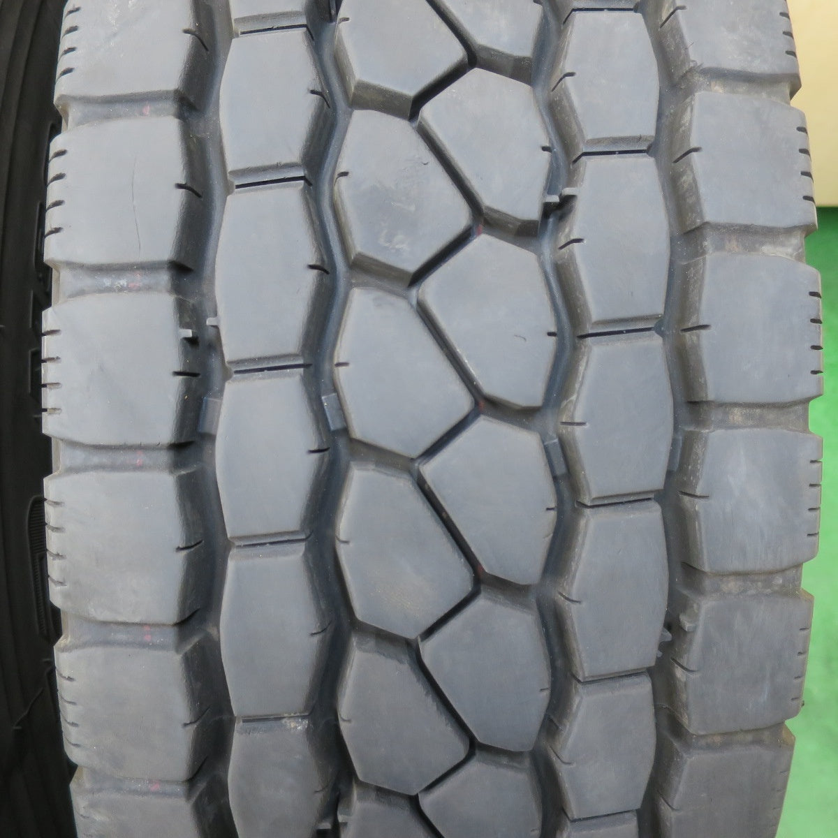[送料無料] バリ溝！24年！9分★トラック タイヤ 245/70R19.5 136/134J ブリヂストン エコピア M801Ⅱ ミックス オールシーズン 19.5インチ★5012110イスタ