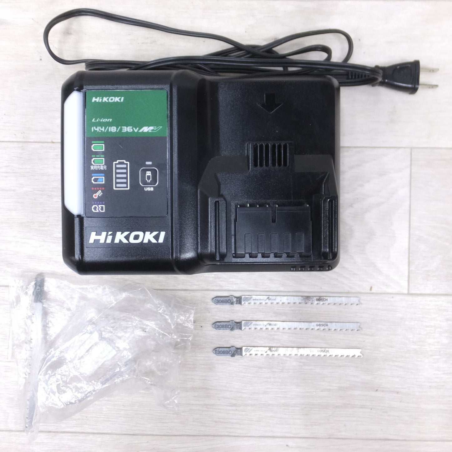 [送料無料] キレイ！付属品付き◆HIKOKI 135mm 36V コードレス ジグソー CJ36DA バッテリー ケース 充電器 替刃 付き 電気 のこぎり 電動 工具◆