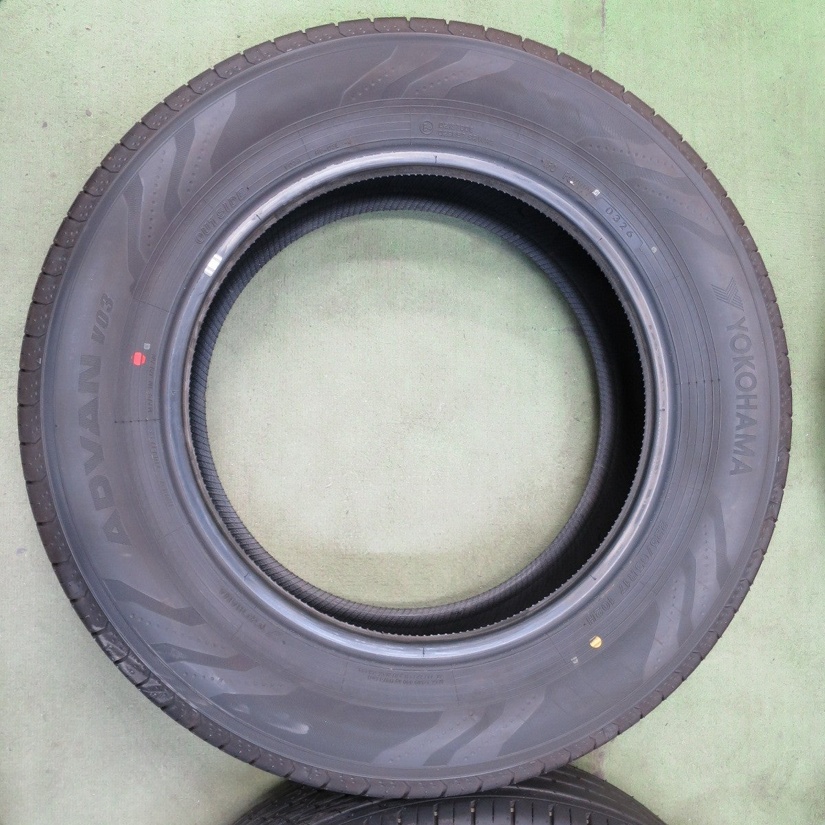 新車外し！26年◎225/65R17 ヨコハマ アドバン V03 タイヤ 17インチ 40系 アルファード ヴェルファイア レクサス NX ハリアー RAV4 等◎6080402NGノタ