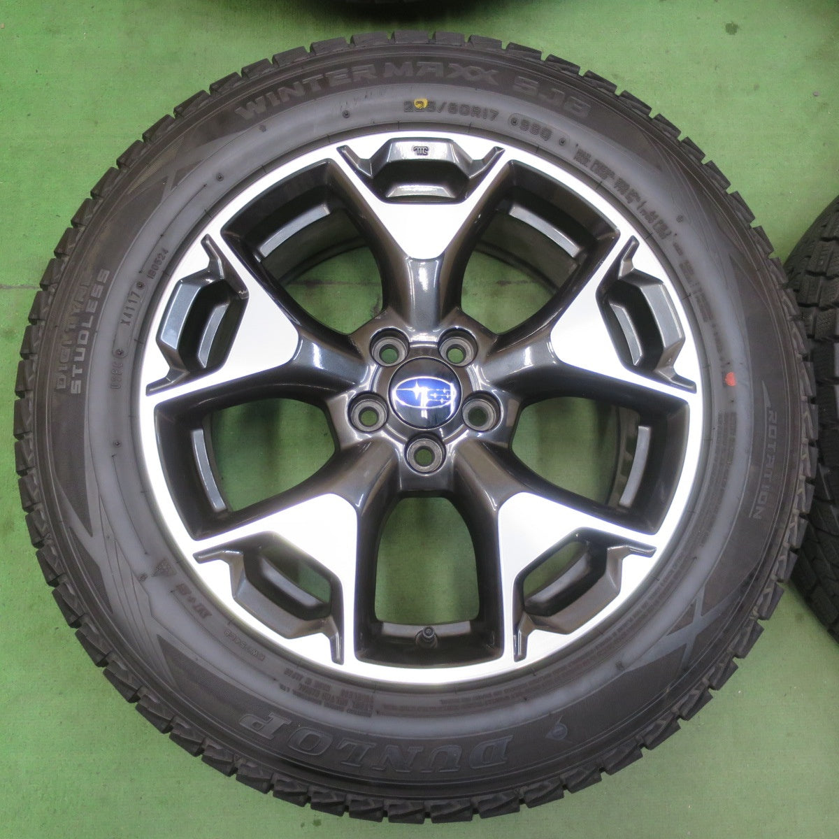 バリ溝！キレイ！9分★スバル XV フォレスター 等 純正 225/60R17 スタッドレス ダンロップ ウインターマックス SJ8 17インチ PCD100/5H★5122601イス
