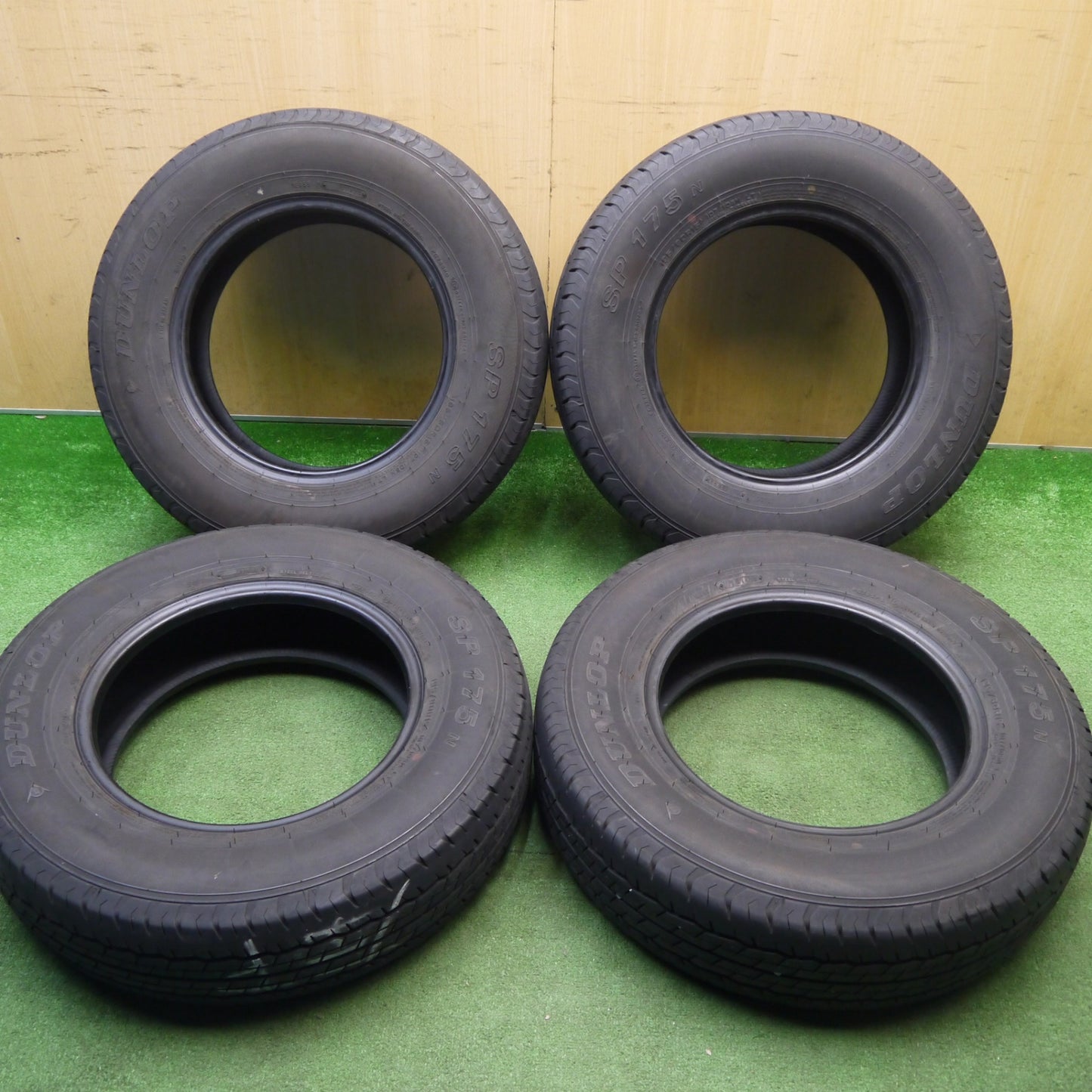 バリ溝！23年！9.5分★195/80R15 107/105N ダンロップ SP175N タイヤ 15インチ ハイエース 等★6020901Hノタ