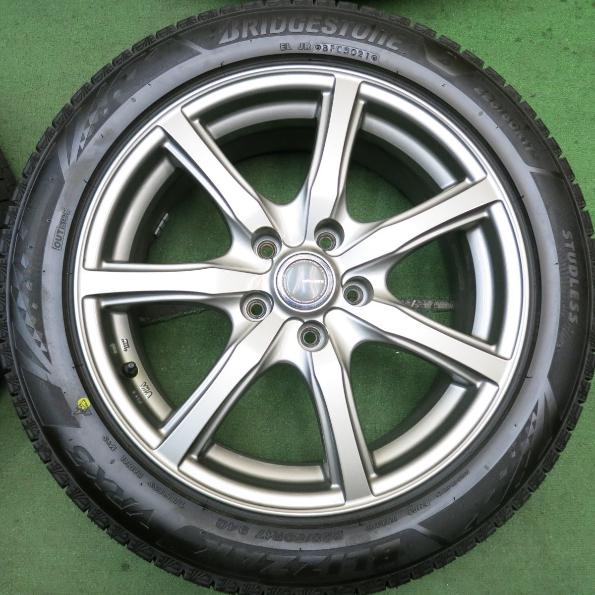 ほぼ未使用！21年！キレイ★スタッドレス 225/50R17 ブリヂストン ブリザック VRX3 MiLLOUS ミルアス 17インチ PCD114.3/5H★5082409HAス
