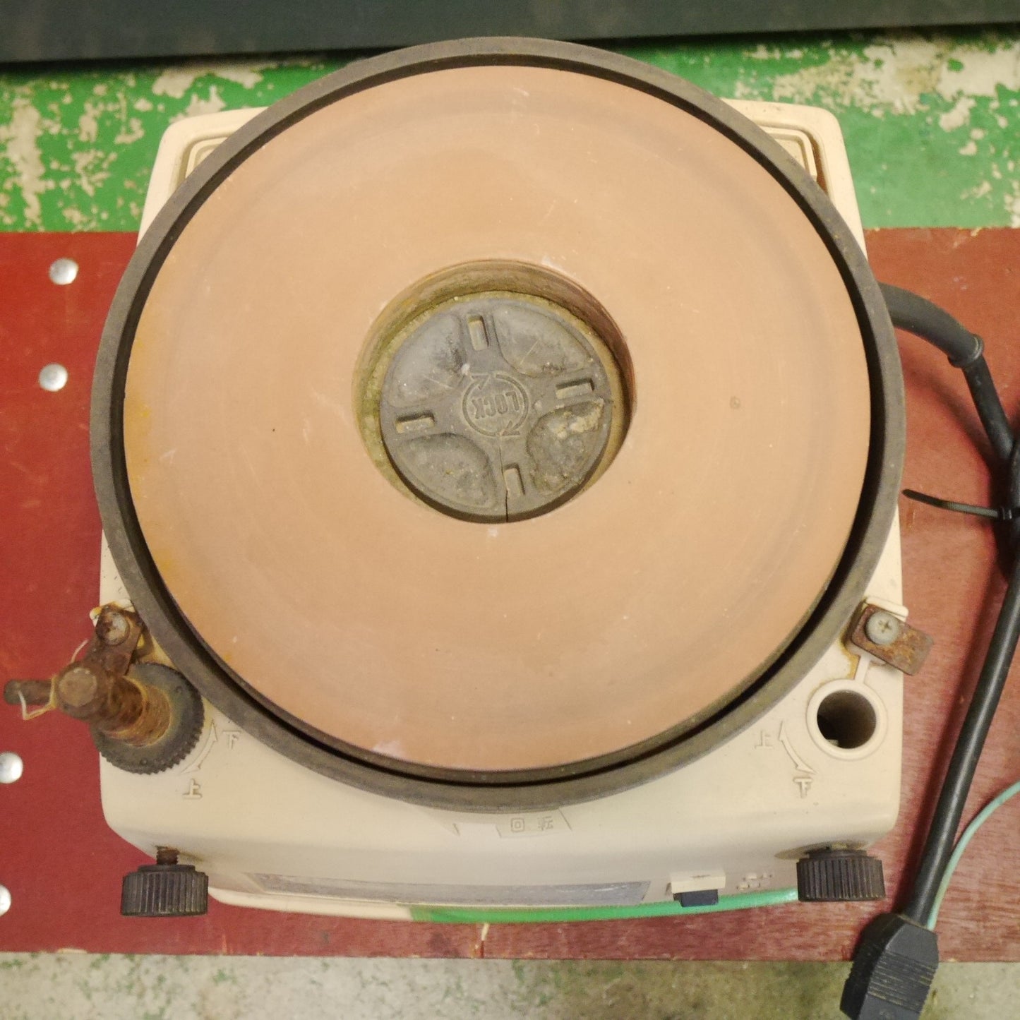 [送料無料] ☆マキタ 刃物 研磨機 9820-1 研摩機 刃物 研ぎ機 makita 100V 電動 工具 鋏 ハサミ 包丁☆