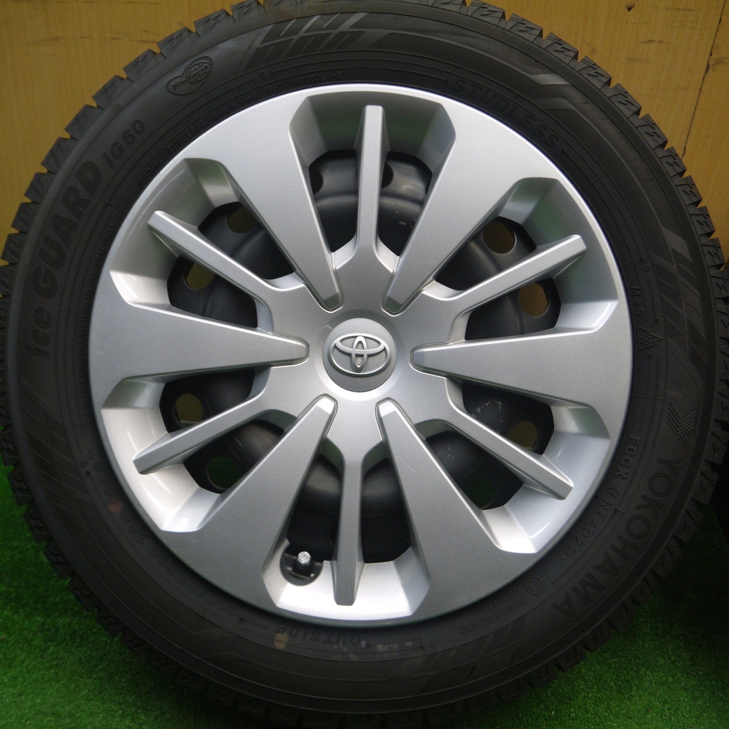 [送料無料] バリ溝！22年！キレイ！9.5分★トヨタ パッソ 純正 スチール 165/65R14 スタッドレス ヨコハマ アイスガード iG60 タンク ルーミー等 PCD100/4H★4112708Hス
