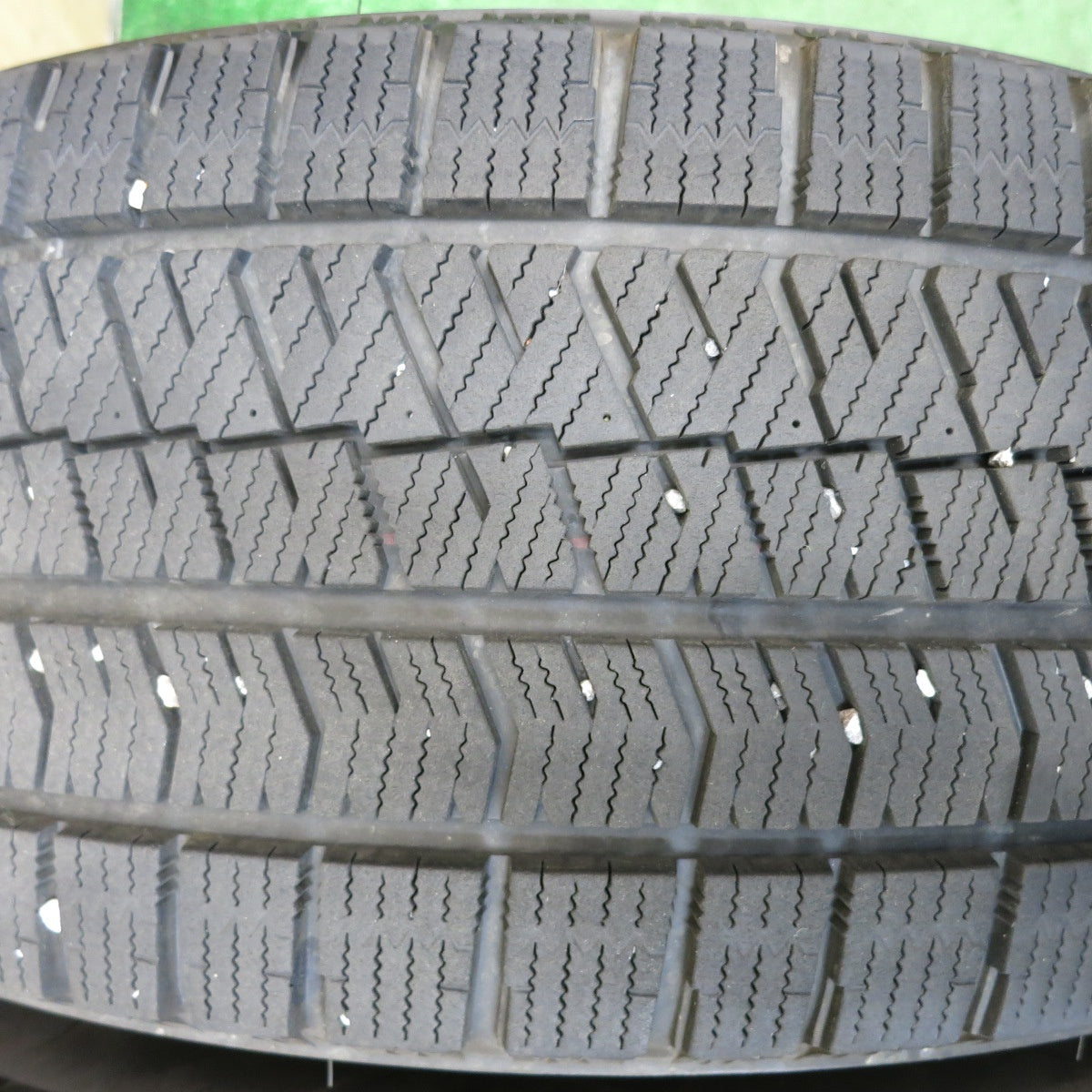 バリ溝！23年！キレイ！9分★スタッドレス 235/60R18 ブリヂストン ブリザック RFT LF SPORT 阿部商会 LFスポーツ 18インチ PCD114.3/5H★6050601HAス