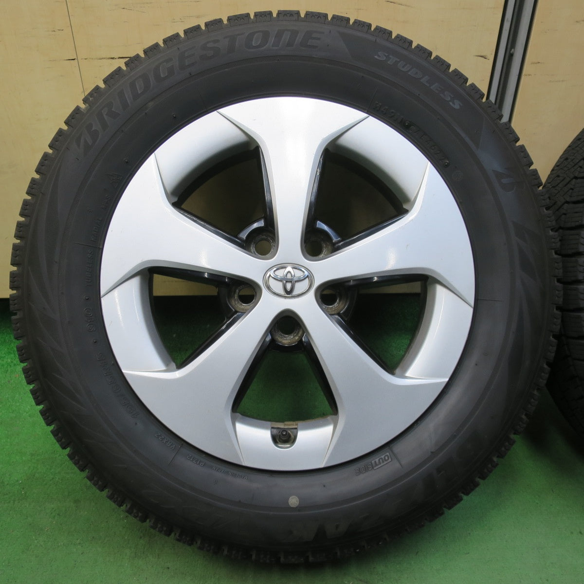 バリ溝！22年！9分★トヨタ 30系 プリウス 純正 195/65R15 スタッドレス ブリヂストン ブリザック VRX2 15インチ PCD100/5H★5040905イス