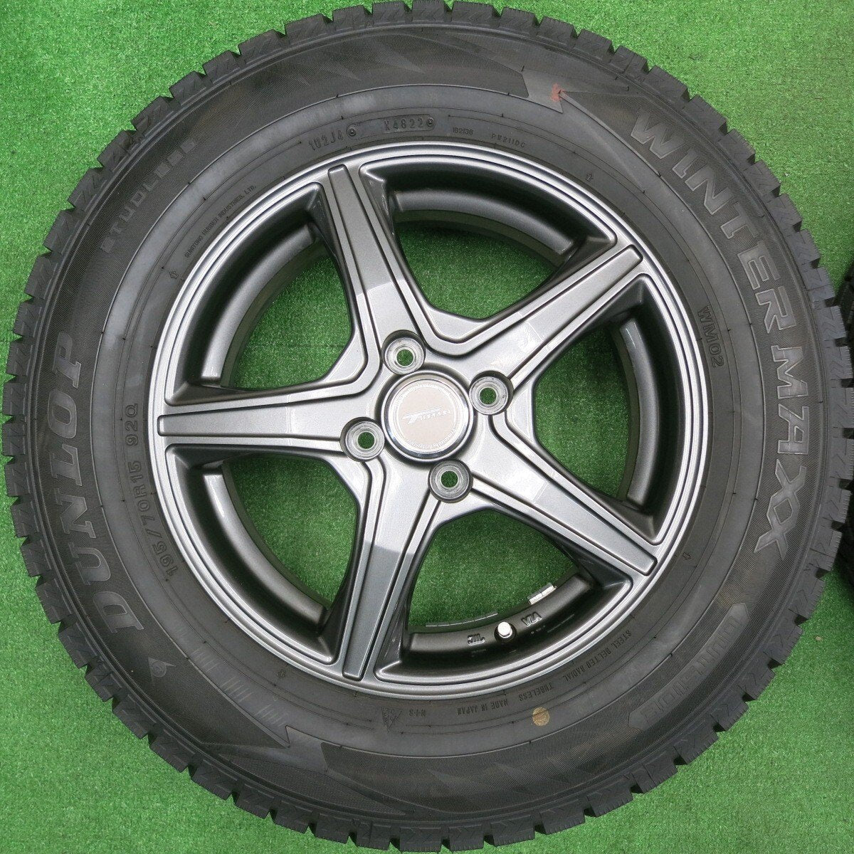 バリ溝！22年！キレイ！9.5分以上★スタッドレス 195/70R15 ダンロップ ウインターマックス WM02 TOPRUN トップラン 15インチ PCD100/4H★4112206NJス