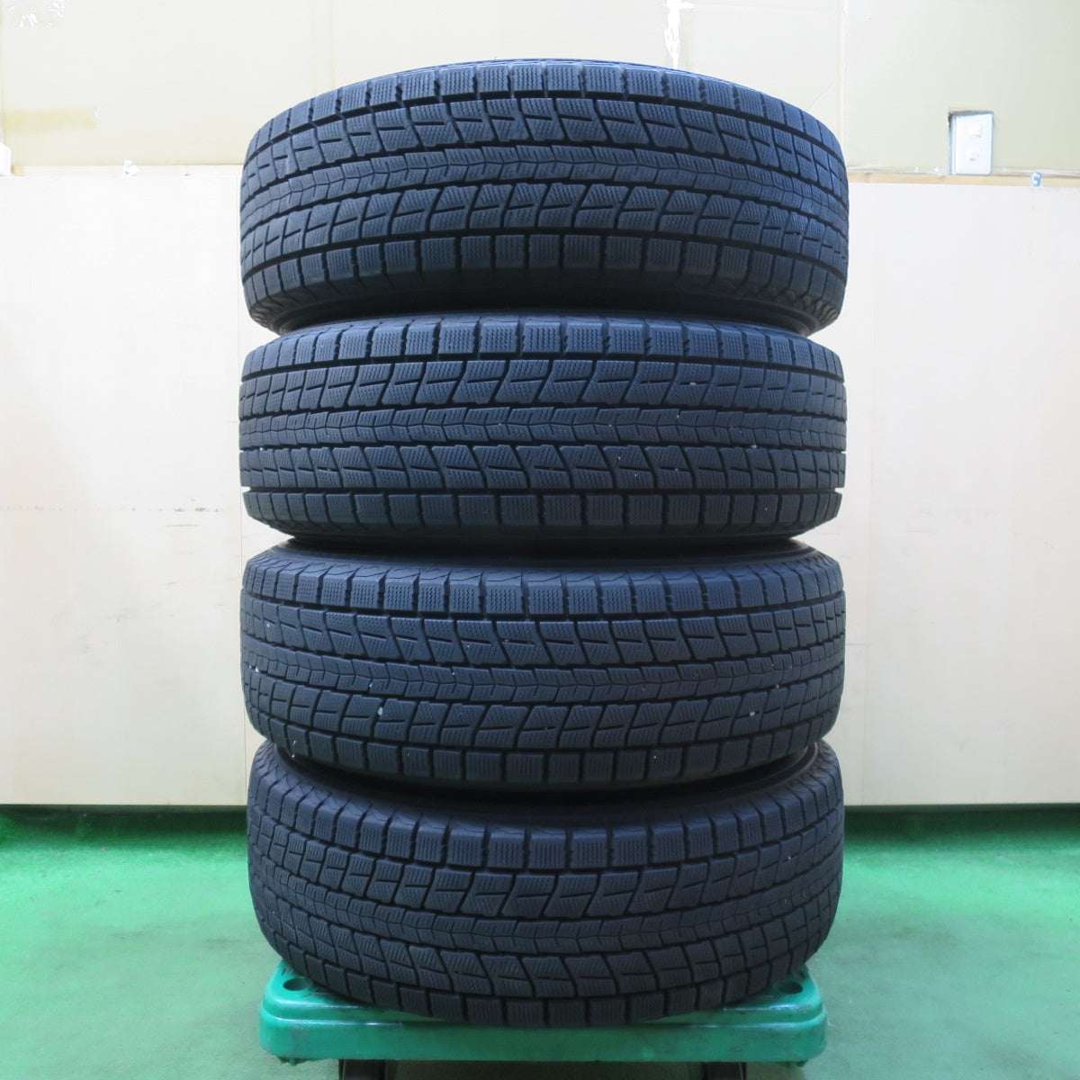 [送料無料] バリ溝！21年！キレイ！9.5分★スタッドレス 225/65R17 ダンロップ ウインターマックス SJ8 Exceeder エクシーダー 17インチ PCD114.3/5H★5011305イス