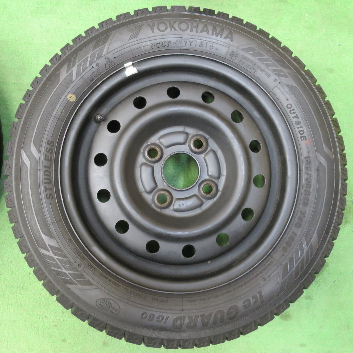 [送料無料] 超バリ溝！ほぼ10分★ダイハツ ミラ ムーヴ ハイゼット 等 純正 スチール 155/65R13 スタッドレス ヨコハマ アイスガード iG60 13インチ PCD100/4H★5031206イス