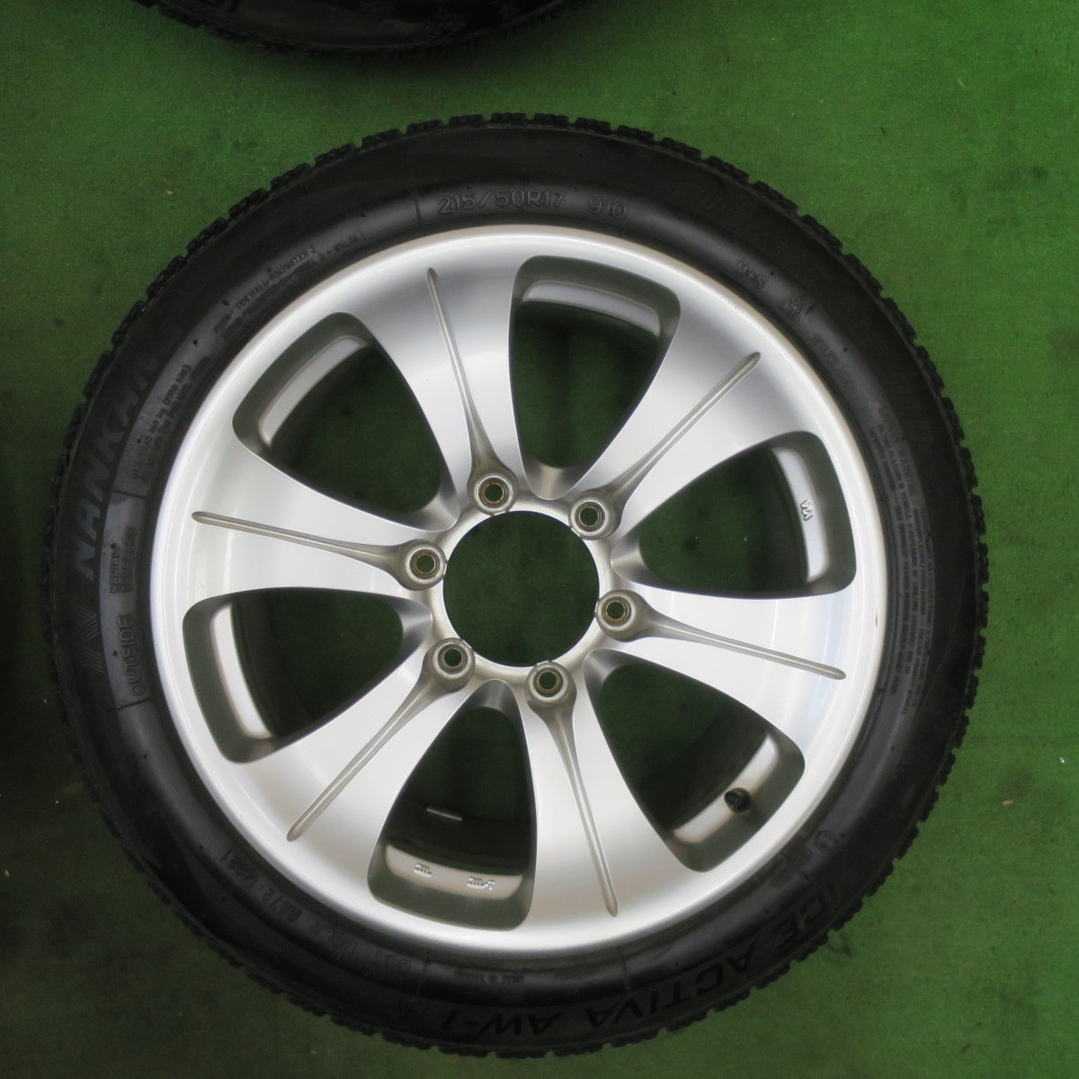 バリ溝！キレイ！8.5分★スタッドレス 215/50R17 ナンカン アイス アクティバ AW-1 MUD BAHN XR-6 マッドバーン 社外 アルミ 17インチ PCD139.7/6H★6042805TTス