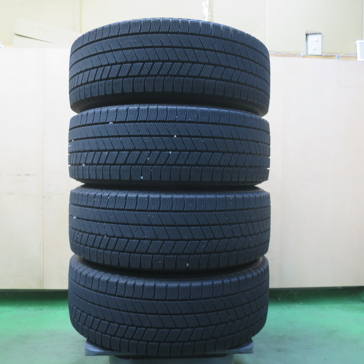 バリ溝！キレイ！9.5分◎スタッドレス 205/60R16 ブリヂストン ブリザック VRX3 MiLLOUS Ki ミルアス 16インチ PCD114.3/5H◎6072004イス