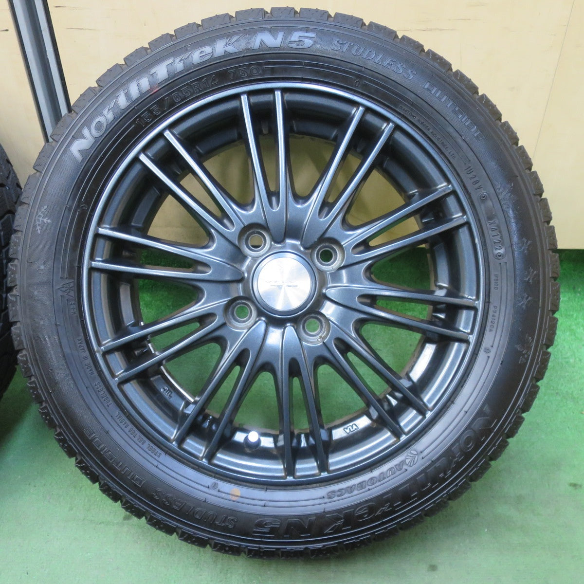 超バリ溝！22年！キレイ！9.5分以上★スタッドレス 155/65R14 オートバックス ノーストレック N5 VELVA AGUDO ヴェルヴァ アグード 14インチ PCD100/4H★5111905TTス