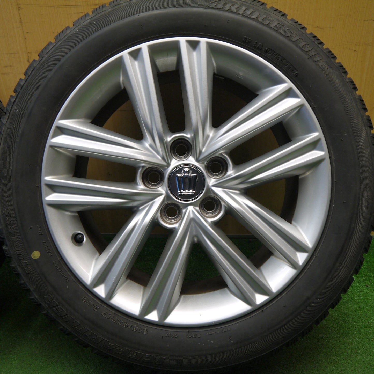 バリ溝！キレイ！8.5分★トヨタ 210系 クラウン アスリート 純正 215/55R17 スタッドレス ブリヂストン アイスパートナー 17インチ PCD114.3/5H★6040105Hス