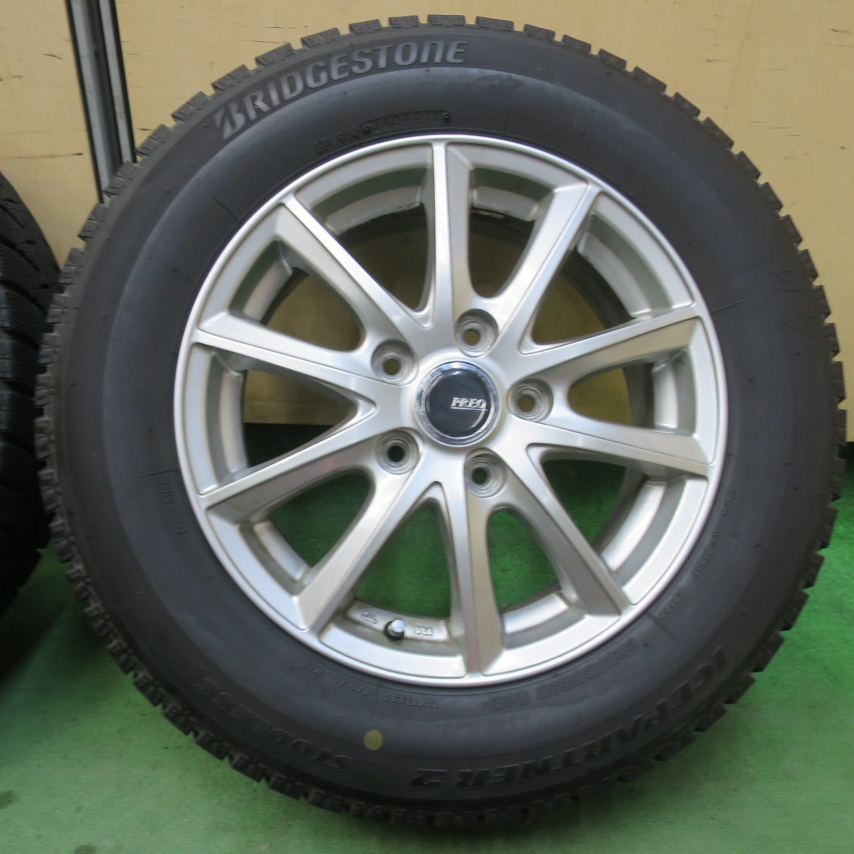 バリ溝！8.5分★スタッドレス 195/65R15 ブリヂストン アイスパートナー2 PREO プレオ 15インチ PCD114.3/5H★6010601イス