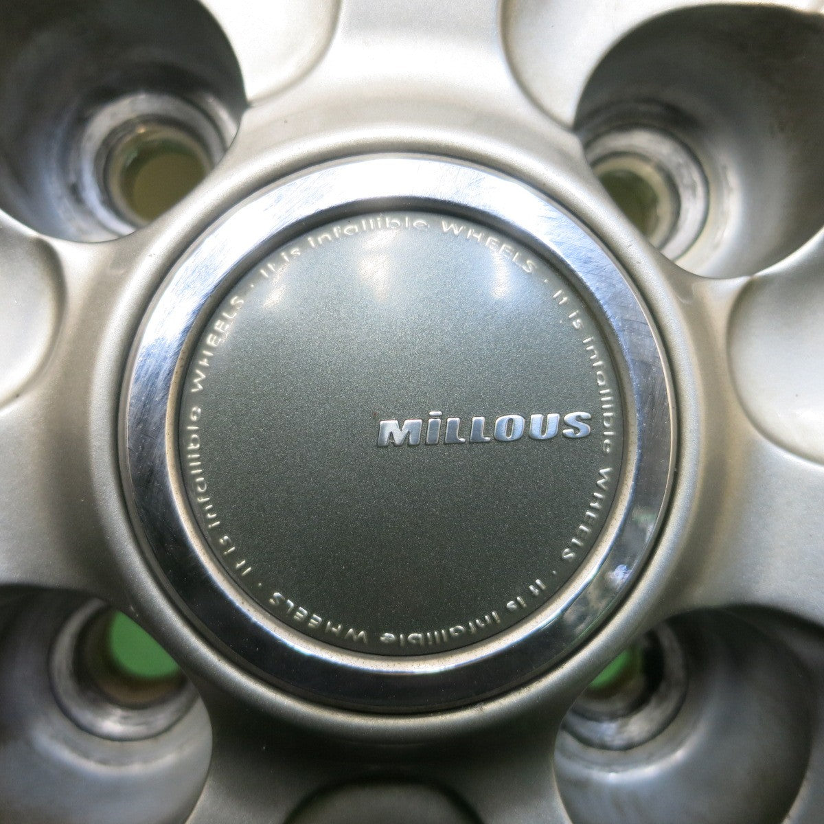 *送料無料* バリ溝！キレイ！8.5分★スタッドレス 175/65R15 ブリヂストン ブリザック VRX MiLLOUS ミルアス 15インチ PCD100/4H★4041001イス