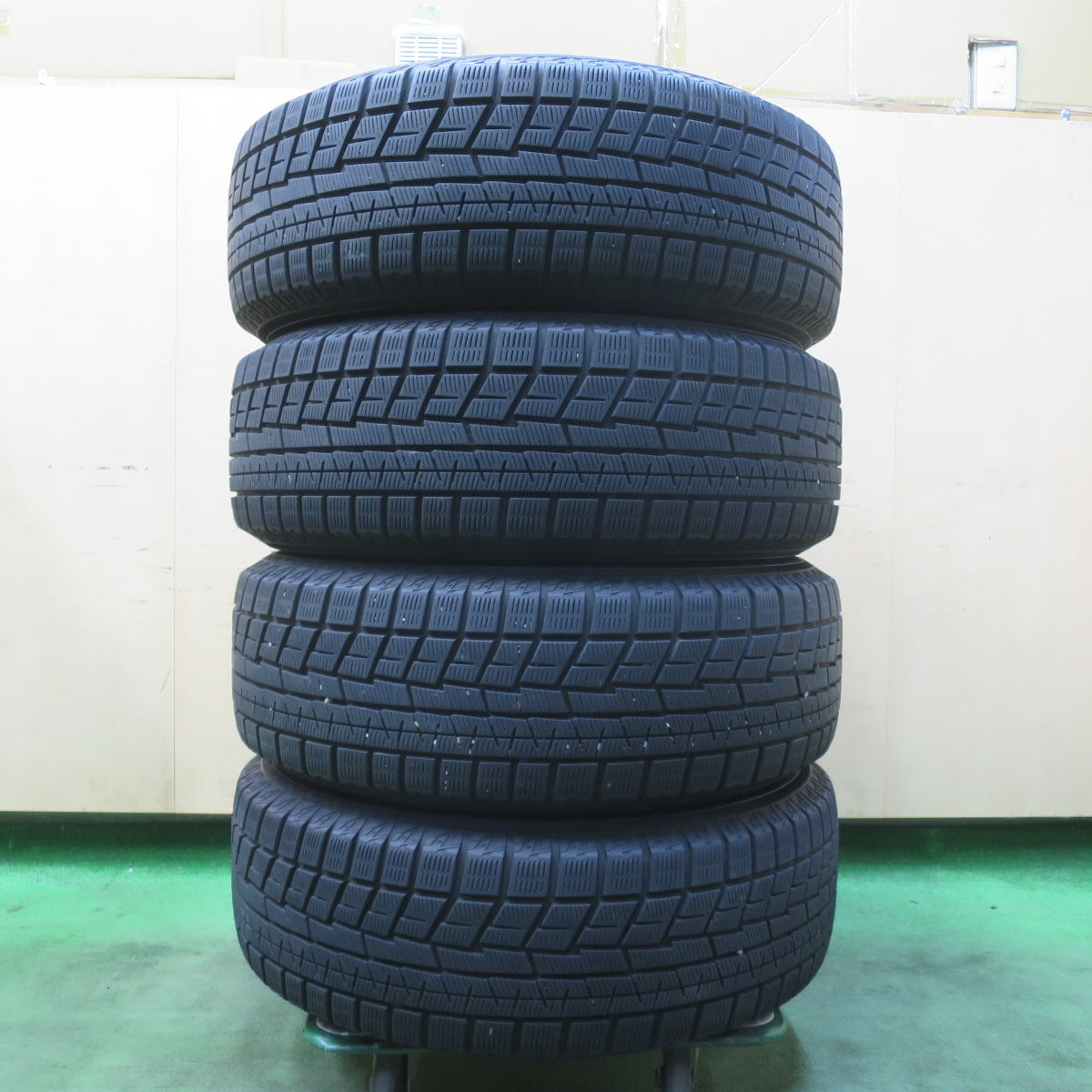 バリ溝！22年！キレイ！9分★スタッドレス 215/65R16 ヨコハマ アイスガード iG60 LEBEN レーベン 16インチ PCD114.3/5H★5122005イス