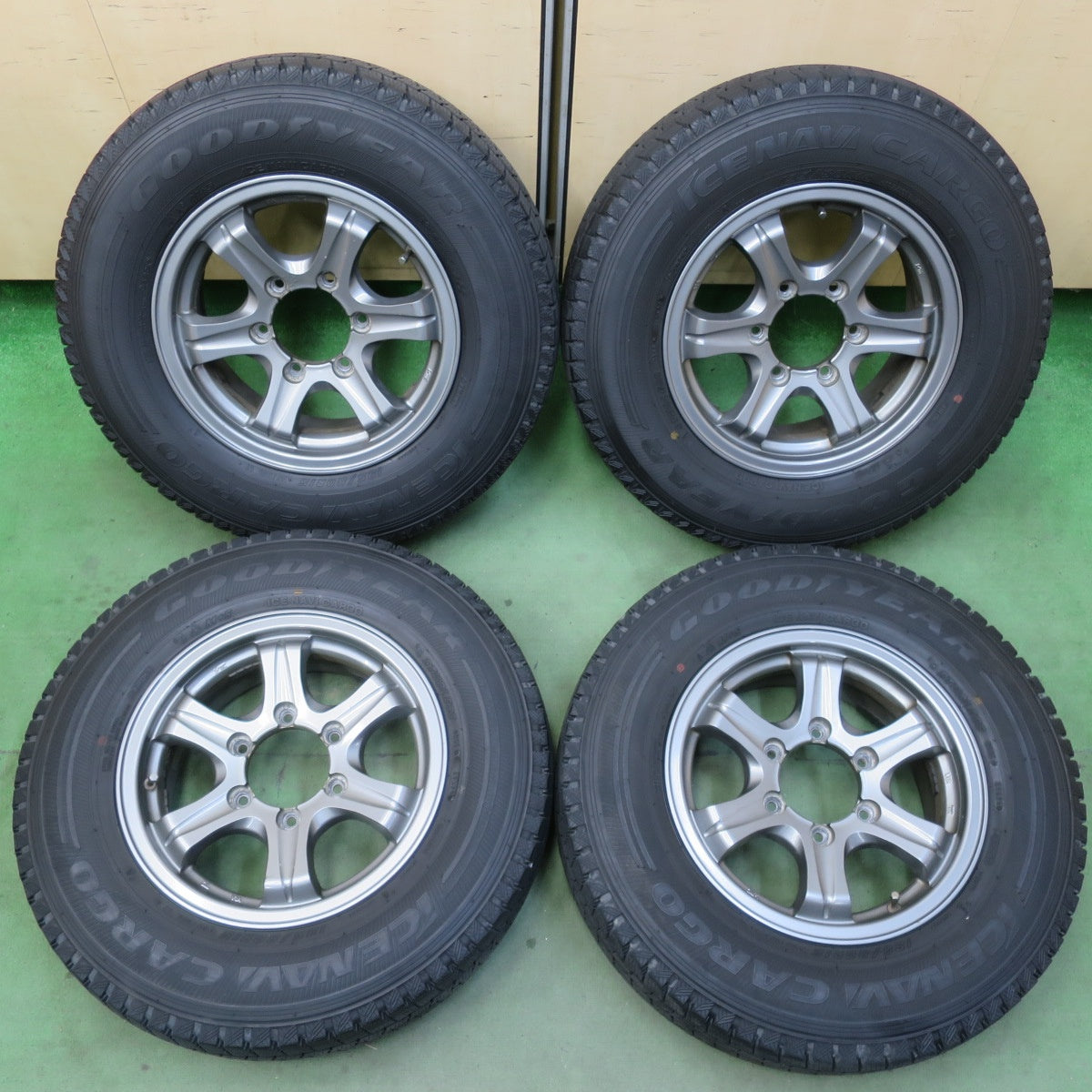 バリ溝！9分★KEELER FIELD 195/80R15 107/105L スタッドレス グッドイヤー アイスナビ CARGO キーラー フィールド 15インチ PCD139.7/6H★6042710イス