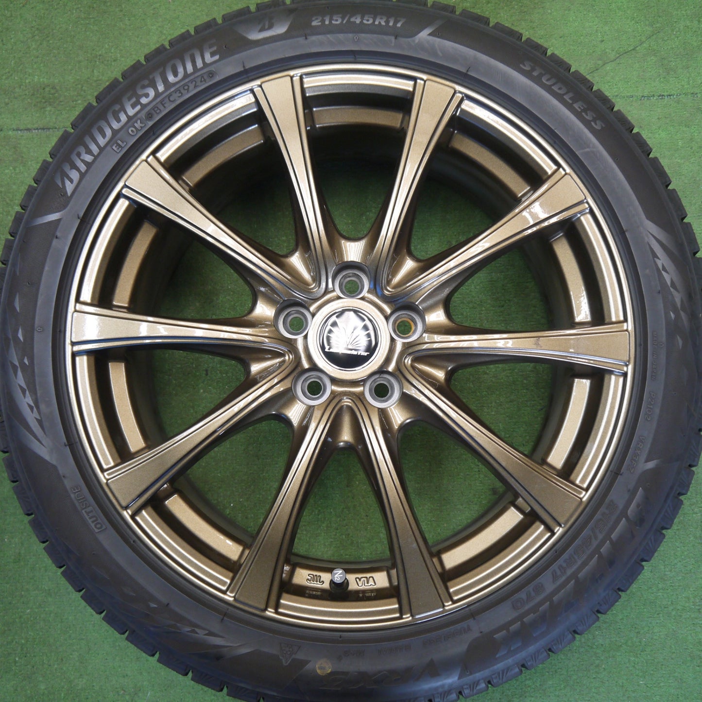 バリ溝！24年！キレイ！ほぼ10分★86 BRZ 等 Lehrmeister アマルフィV Jr 215/45R17 スタッドレス ブリヂストン ブリザック VRX3 レアマイスター 17インチ PCD100/5H★6041407Hス
