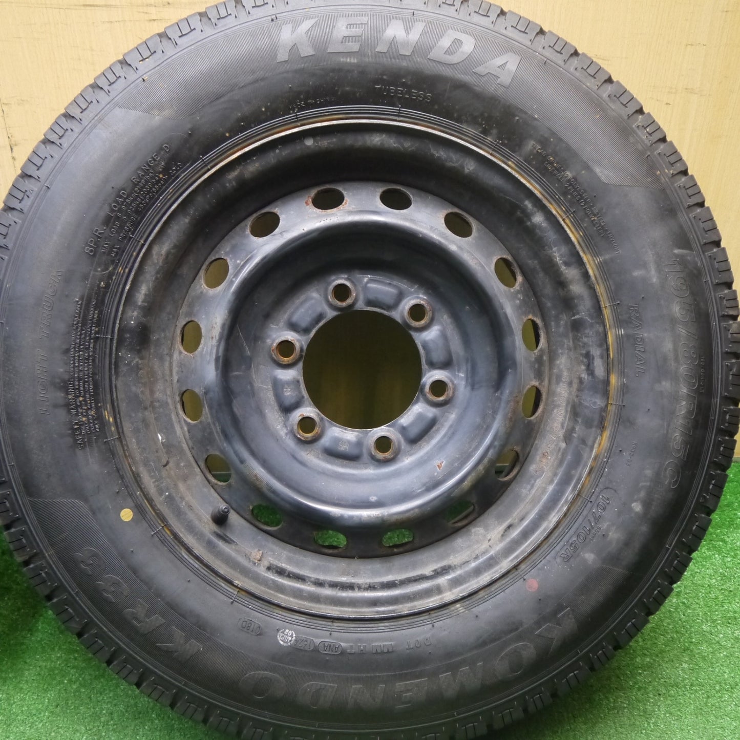 バリ溝！24年！9.5分！2本★ハイエース 等 195/80R15 107/105R ケンダ KOMENDO KR33 スチール ホイール 15インチ PCD139.7/6H★6010511Hノ