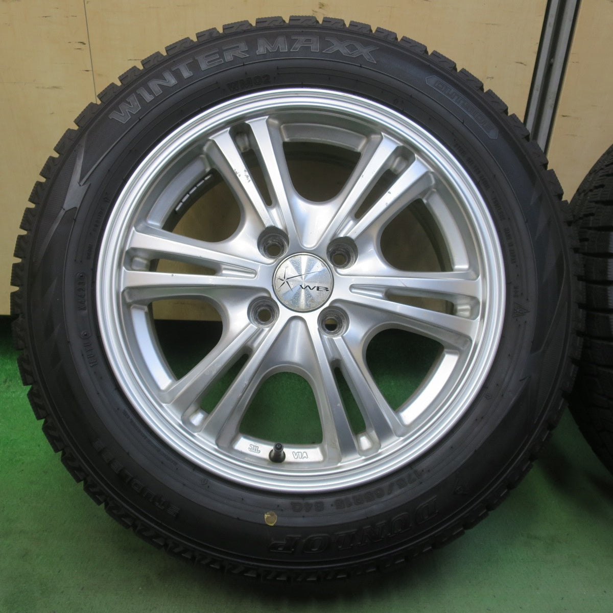 バリ溝！23年！ほぼ10分★スタッドレス 175/65R15 ダンロップ ウインターマックス WM02 WB 社外 アルミ 15インチ PCD100/4H★6052604イス