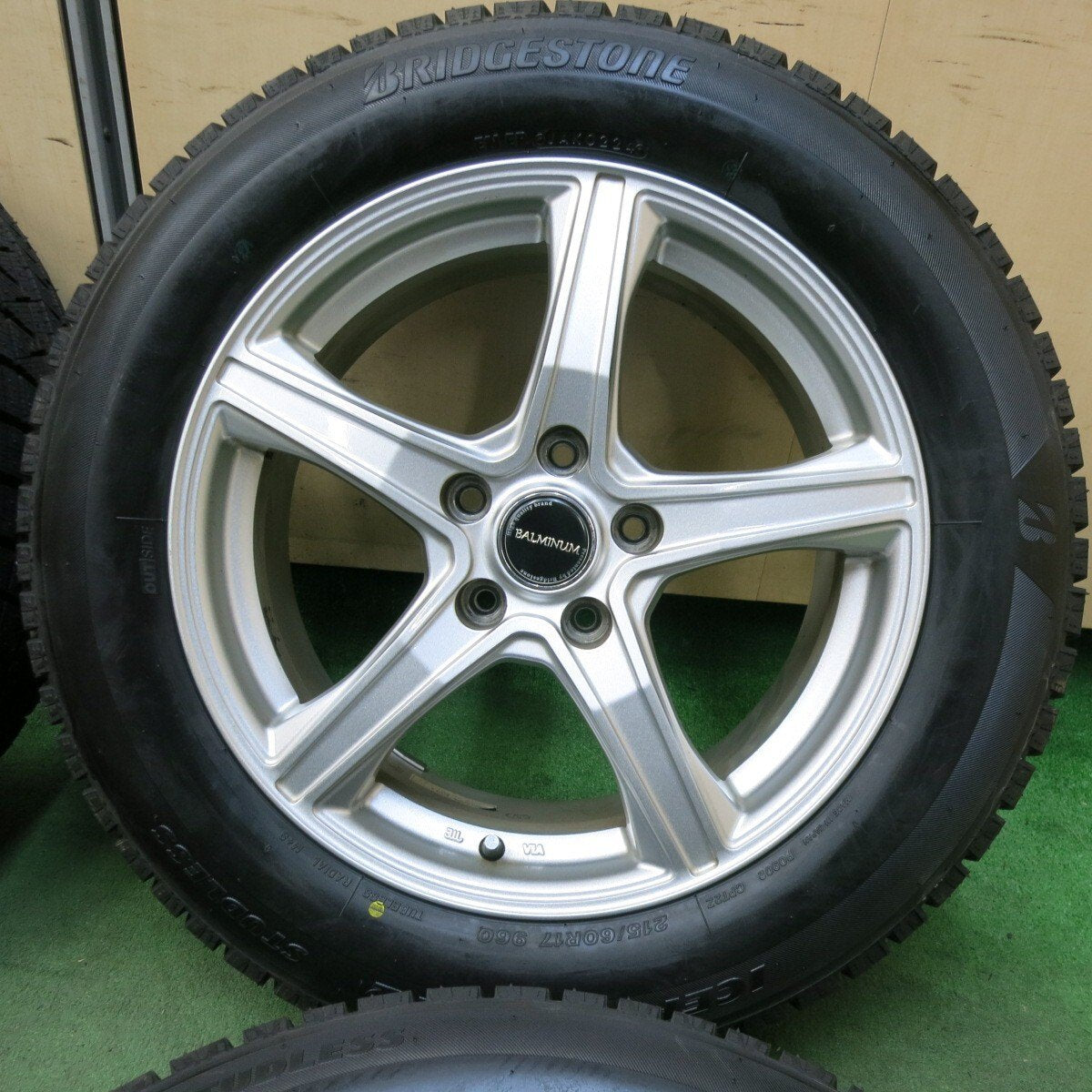 未使用！24年★スタッドレス 215/60R17 ブリヂストン アイスパートナー2 BALMINUM バルミナ 17インチ PCD114.3/5H★5013001SYス
