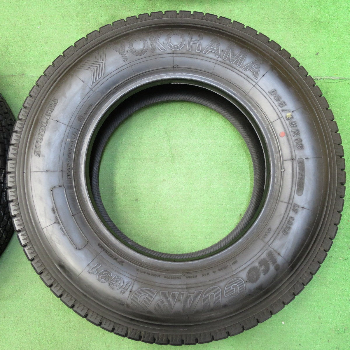 [送料無料] バリ溝！22年！9.5分以上★トラック タイヤ 205/85R16 117/115L 12PR スタッドレス ヨコハマ アイスガード iG91 16インチ★4092805イスタ