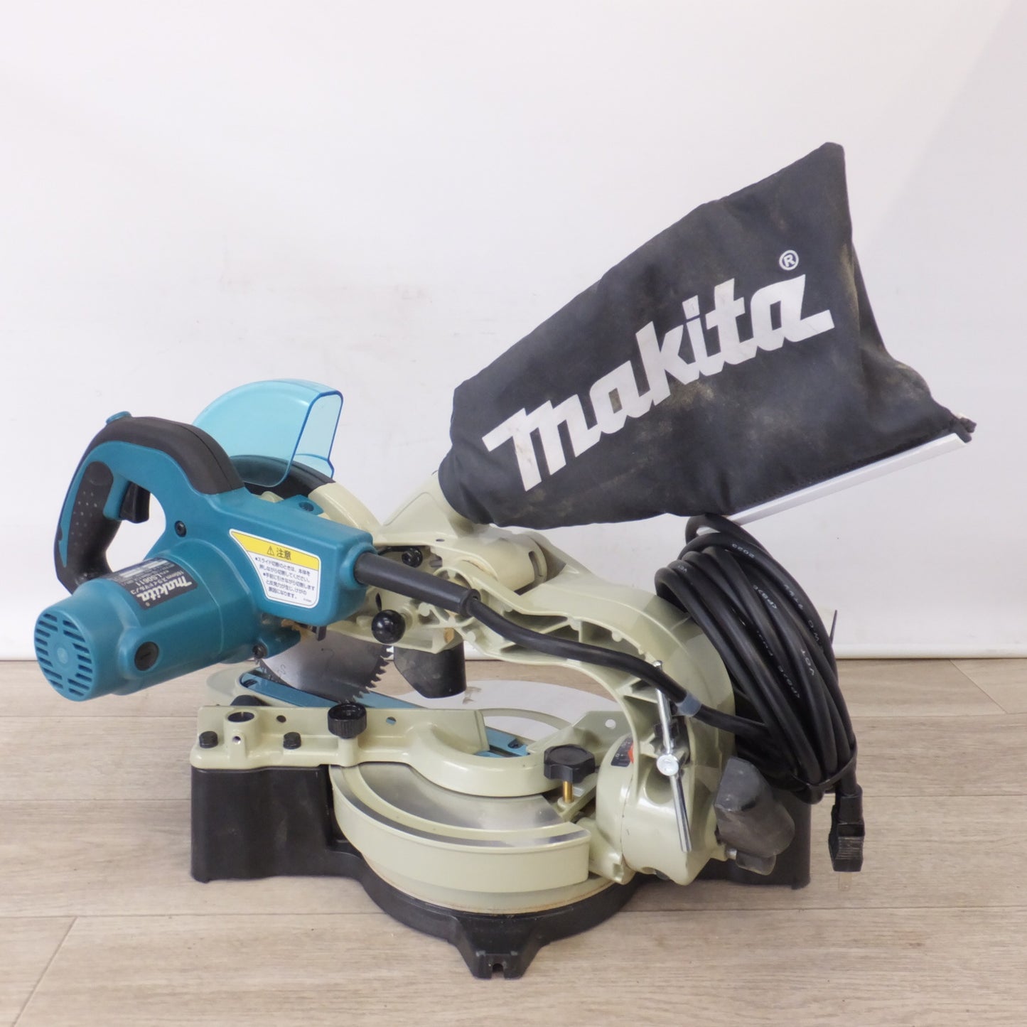 [送料無料] 美品★マキタ makita 165mm スライドマルノコ LS0611　100V～ 11A 50-60Hz 1050W　155～165mm 木工用 超硬丸ノコ★
