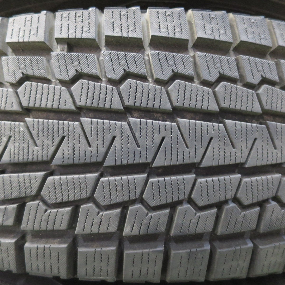バリ溝！23年！キレイ！9.5分以上★NITRO POWER DERINGER 225/70R16 スタッドレス ヨコハマ アイスガード G075 ナイトロパワー デリンジャー 16インチ PCD114.3/5H★5032405イス