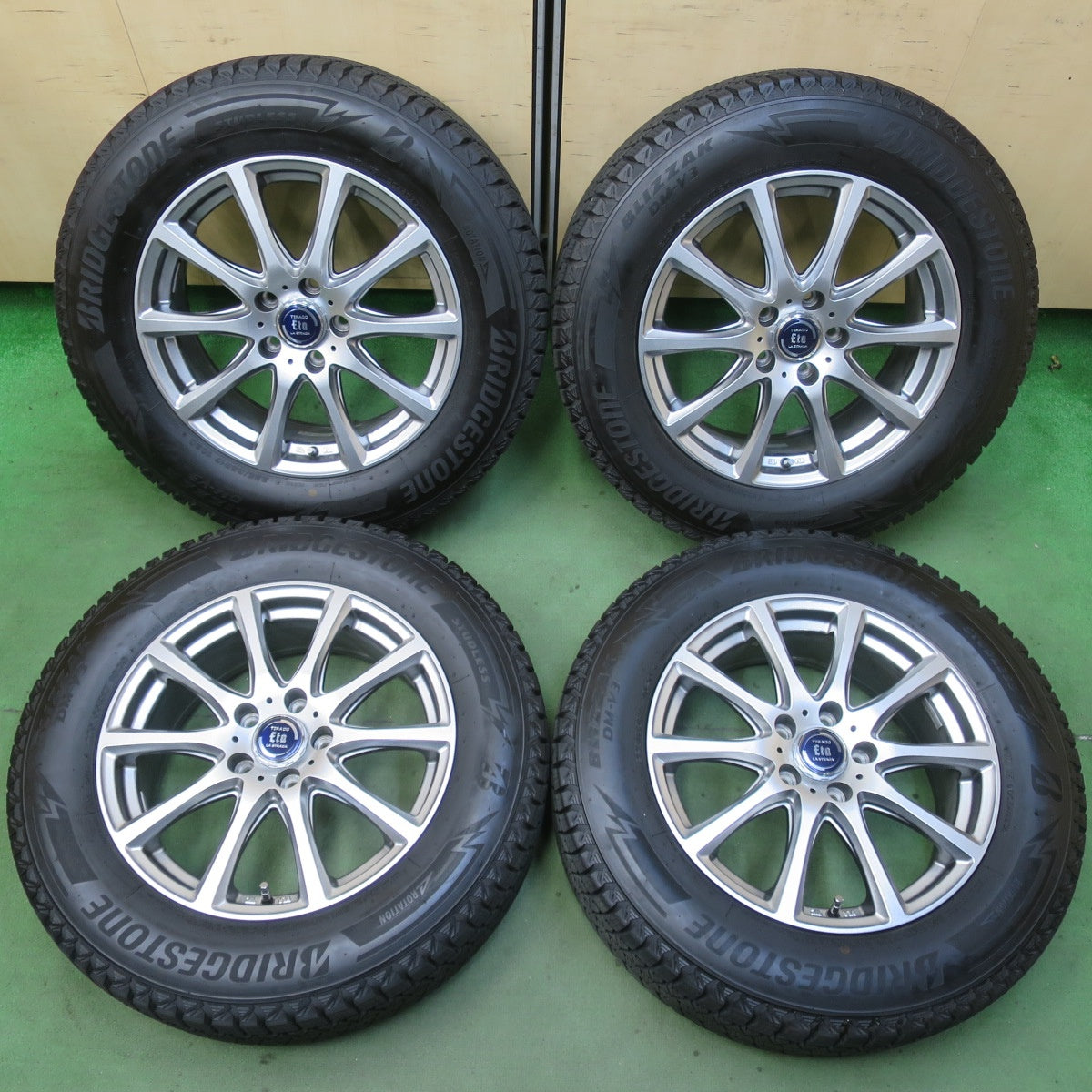 バリ溝！23年！キレイ！9.5分★スタッドレス 225/65R17 ブリヂストン ブリザック DM-V3 TIRADO Eta LA STRADA ティラード ラストラーダ 17インチ PCD114.3/5H★5120201イス