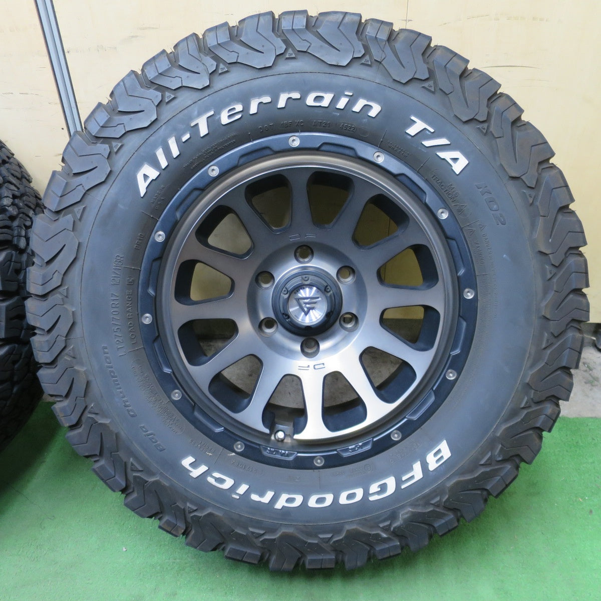 バリ溝！22年！キレイ！9分◎DELTA FORCE CRIMSON 275/70R17 121/118R BFグッドリッチ All-Terrain T/A デルタ フォース 17インチ PCD139.7/6H◎6082501NGノ
