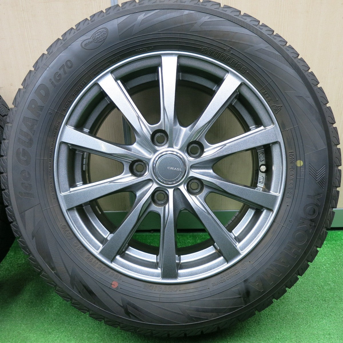 [送料無料] バリ溝！21年！キレイ！8.5分★スタッドレス 195/65R15 ヨコハマ アイスガード iG70 GRASS グラス 15インチ PCD114.3/5H★4113004NJス