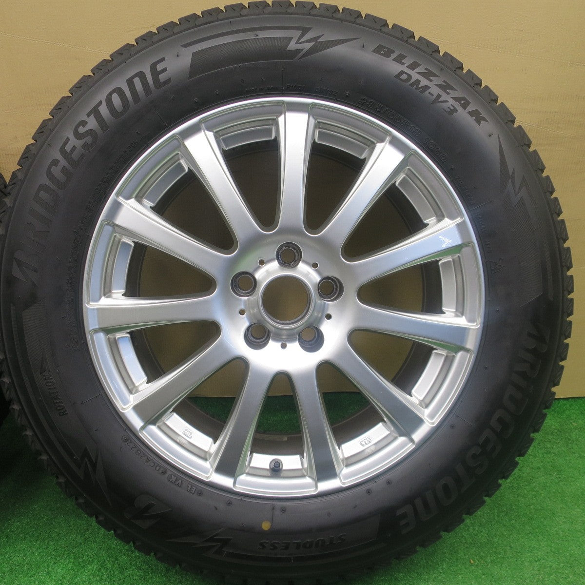 バリ溝！22年！キレイ！9分★スタッドレス 235/65R18 ブリヂストン ブリザック DM-V3 LF SPORT LFスポーツ 18インチ PCD114.3/5H★5121902NKス