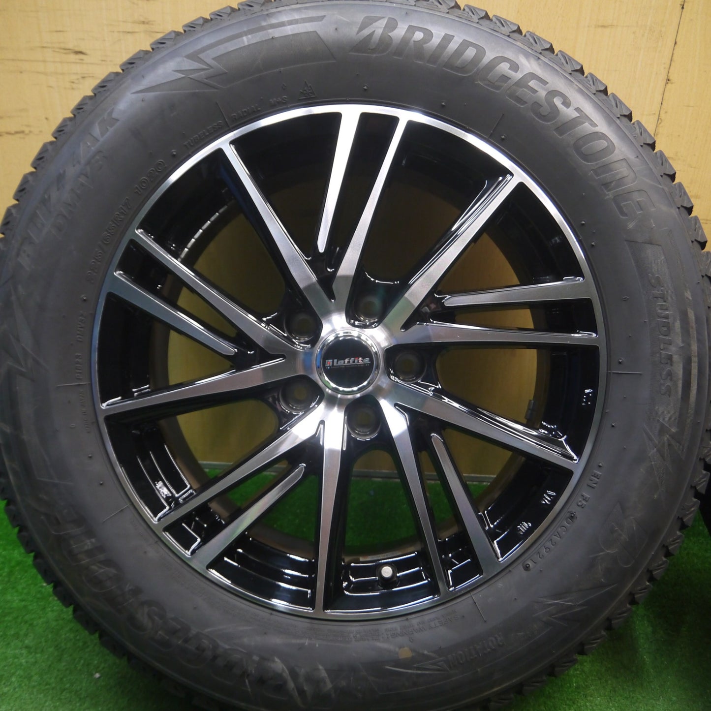 [送料無料] バリ溝！21年！キレイ！9.5分★スタッドレス 225/65R17 ブリヂストン ブリザック DM-V3 Laffite LW-06 ラフィット 17インチ PCD114.3/5H★5022805Hス