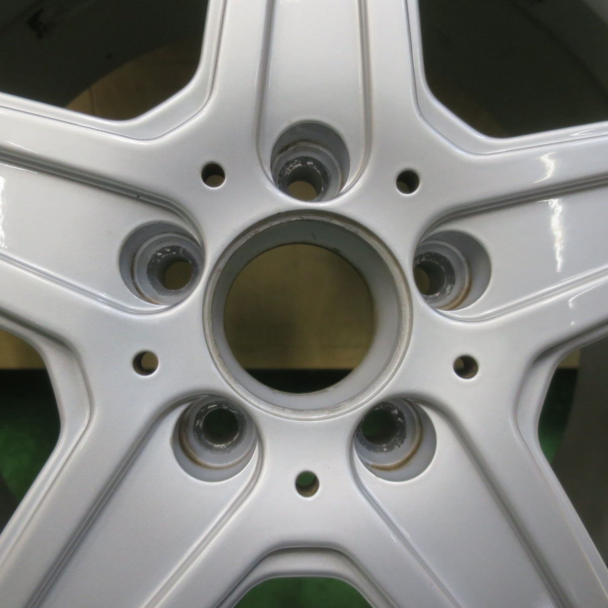 バリ溝！24年！9.5分★ベンツ 等 AGA Burg 225/55R17 スタッドレス ブリヂストン ブリザック VRX2 17インチ ブルグ PCD112/5H★6021904イス