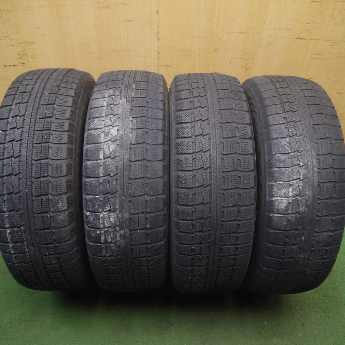4本価格★スタッドレス 195/65R15 トーヨー ウインター トランパス MK4 VELVA AGUDO ヴェルヴァ PCD114.3/5H★4072206Hス