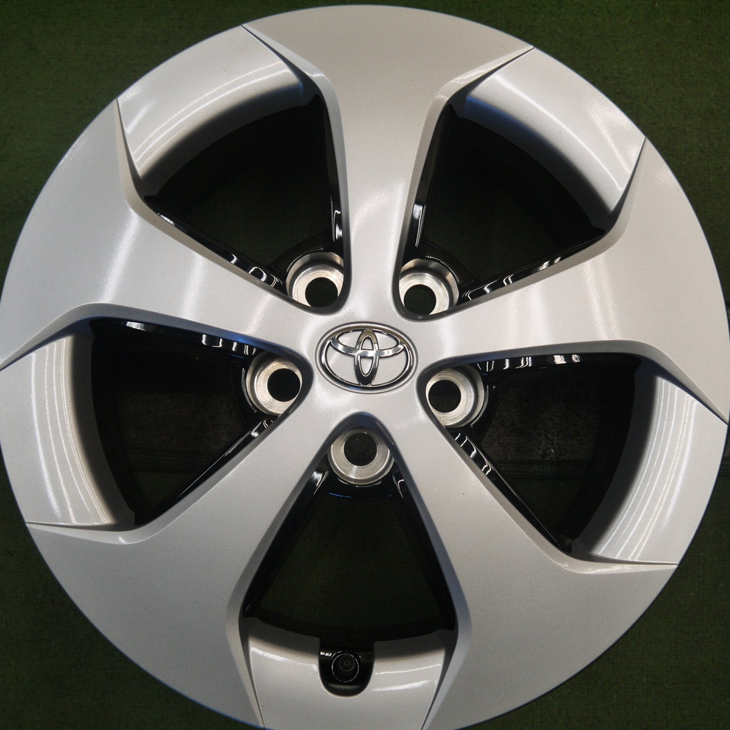 キレイ★トヨタ 30系 プリウス 純正 ホイール 15インチ 15×6J PCD100/5H★5100608Hホ