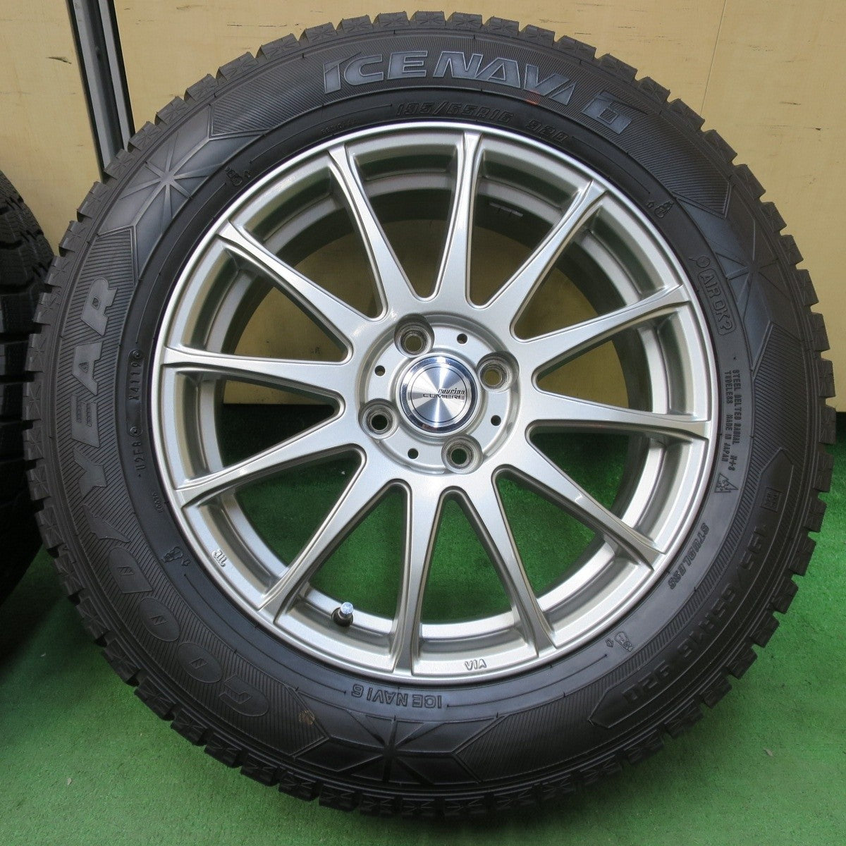 バリ溝！キレイ！8.5分★スタッドレス 195/65R16 グッドイヤー アイスナビ6 ravrion LUMIERE ラブリオン 16インチ PCD100/4H★5011602イス